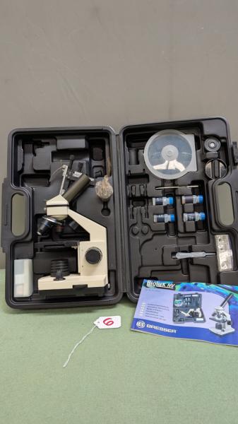 Microscope